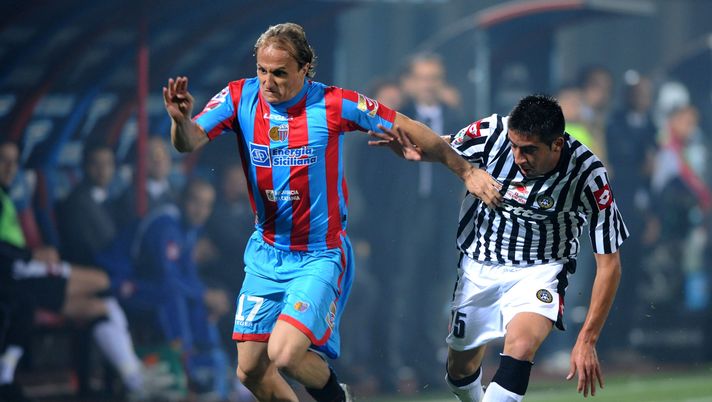 CATANIA, ITALY - OCTOBER 29: Davide Baiocco of Catania and Mauricio Isla of Udinese in action during the Serie A match between Catania and Udinese at the Stadio Massimino on October 29, 2008 in Catania, Italy. (Photo by New Press/Getty Images) CATANIA, ITALY - OCTOBER 29: Davide Baiocco of Catania and Mauricio Isla of Udinese in action during the Serie A match between Catania and Udinese at the Stadio Massimino on October 29, 2008 in Catania, Italy. (Photo by New Press/Getty Images)