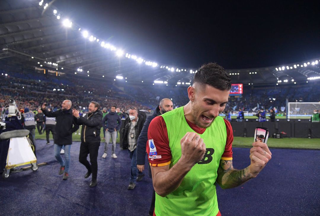 La Roma si scatena: Mancini con la bandiera, Abraham si spoglia – FOTO GALLERY - immagine 46