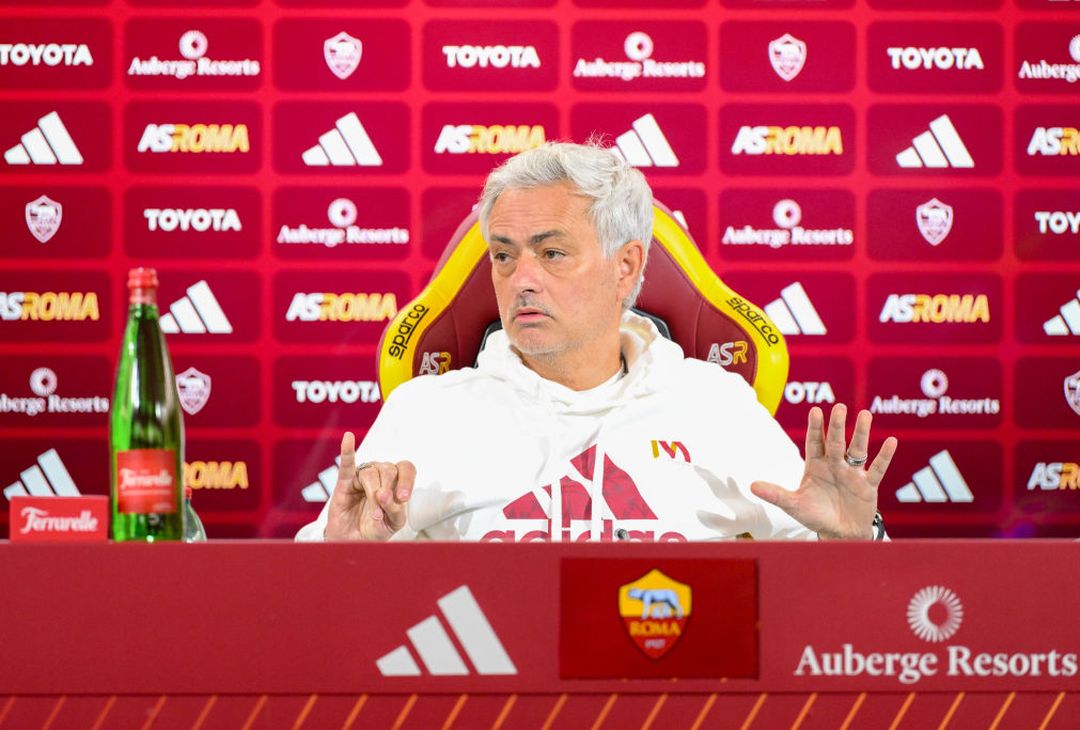 Trigoria, la conferenza stampa di Mourinho prima di Milan-Roma – FOTOGALLERY- immagine 1