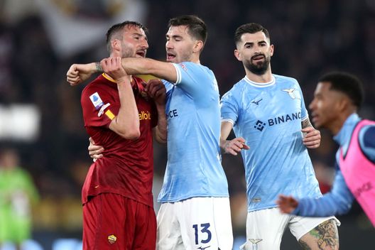 Roma, rossa di rabbia: 14 espulsioni, undici arrivano dalla panchina- immagine 2