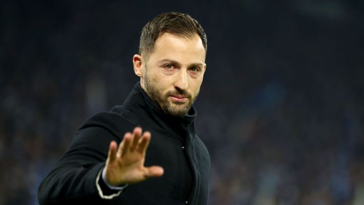 GELSENKIRCHEN, GERMANY - JANUARY 20: Head coach Domenico Tedesco of Schalke gestures during the Bundesliga match between FC Schalke 04 and VfL Wolfsburg at Veltins-Arena on January 20, 2019 in Gelsenkirchen, Germany. (Photo by Lars Baron/Bongarts/Getty Images) 
