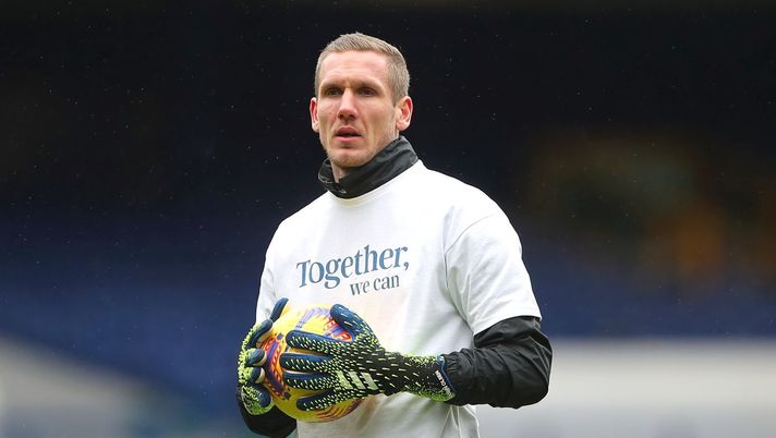 LIVERPOOL, ENGLAND - JANUARY 30: Robin Olsen of Everton warms up prior to the Premier League match between Everton and Newcastle United at Goodison Park on January 30, 2021 in Liverpool, England. Sporting stadiums around the UK remain under strict restrictions due to the Coronavirus Pandemic as Government social distancing laws prohibit fans inside venues resulting in games being played behind closed doors. (Photo by Molly Darlington - Pool/Getty Images) LIVERPOOL, ENGLAND - JANUARY 30: Robin Olsen of Everton warms up prior to the Premier League match between Everton and Newcastle United at Goodison Park on January 30, 2021 in Liverpool, England. Sporting stadiums around the UK remain under strict restrictions due to the Coronavirus Pandemic as Government social distancing laws prohibit fans inside venues resulting in games being played behind closed doors. (Photo by Molly Darlington - Pool/Getty Images)