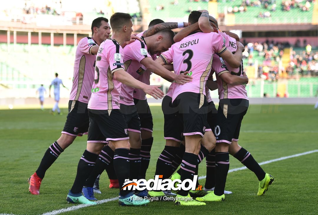  PALERMO, ITALY - MARCH 17: Ilija Nestorovski of Palermo celebrates after scoring his team second goal during the Serie B match between US Citta di Palermo and Carpi FC at Stadio Renzo Barbera on March 17, 2019 in Palermo, Italy. (Photo by Tullio M. Puglia/Getty Images) 
