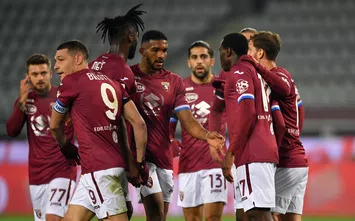  TURIN, ITALY - NOVEMBER 30: Andrea Belotti of Torino F.C. celebrates after scoring their team's first goal with his teammates during the Serie A match between Torino FC and UC Sampdoria at Stadio Olimpico di Torino on November 30, 2020 in Turin, Italy. Sporting stadiums around Italy remain under strict restrictions due to the Coronavirus Pandemic as Government social distancing laws prohibit fans inside venues resulting in games being played behind closed doors. (Photo by Valerio Pennicino/Getty Images)