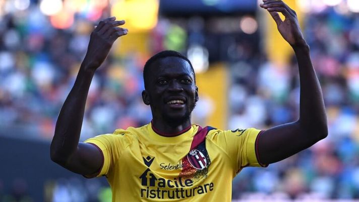 UDINE, ITALY - OCTOBER 17: Musa Barrow of Bologna FC celebrates after scoring the opening goal during the Serie A match between Udinese Calcio and Bologna FC at Dacia Arena on October 17, 2021 in Udine, Italy. (Photo by Alessandro Sabattini/Getty Images) Bologna, le prove di formazione con il nuovo modulo: da Barrow a Soriano, cosa filtra - immagine 1