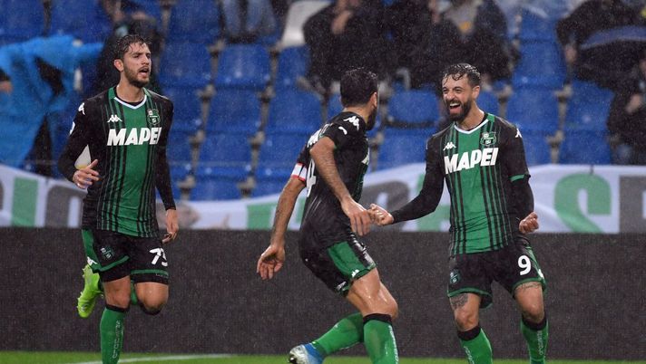REGGIO NELL'EMILIA, ITALY - NOVEMBER 24: Francesco Caputo of US Sassuolo celebrate a frist goal with his team matesduring the Serie A match between US Sassuolo and SS Lazio at Mapei Stadium Citt del Tricolore on November 24, 2019 in Reggio nell'Emilia, Italy (Photo by Marco Rosi/Getty Images) REGGIO NELL'EMILIA, ITALY - NOVEMBER 24: Francesco Caputo of US Sassuolo celebrate a frist goal with his team matesduring the Serie A match between US Sassuolo and SS Lazio at Mapei Stadium Citt del Tricolore on November 24, 2019 in Reggio nell'Emilia, Italy (Photo by Marco Rosi/Getty Images)