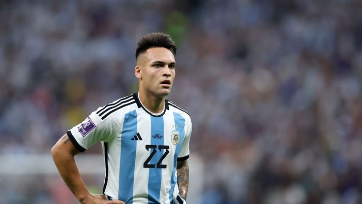 LUSAIL CITY, QATAR - NOVEMBER 26: Lautaro Martinez of Argentina is seen during the FIFA World Cup Qatar 2022 Group C match between Argentina and Mexico at Lusail Stadium on November 26, 2022 in Lusail City, Qatar. (Photo by Alex Grimm/Getty Images) Lautaro: “Dispiace per le critiche, do sempre il massimo. Ho sentito Inzaghi e…” - immagine 1