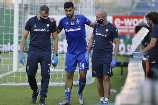 PARMA, ITALY - JULY 05: Marco Benassi of ACF Fiorentina injured during the Serie A match between Parma Calcio and ACF Fiorentina at Stadio Ennio Tardini on July 5, 2020 in Parma, Italy. (Photo by Gabriele Maltinti/Getty Images) PARMA, ITALY - JULY 05: Marco Benassi of ACF Fiorentina injured during the Serie A match between Parma Calcio and ACF Fiorentina at Stadio Ennio Tardini on July 5, 2020 in Parma, Italy. (Photo by Gabriele Maltinti/Getty Images)