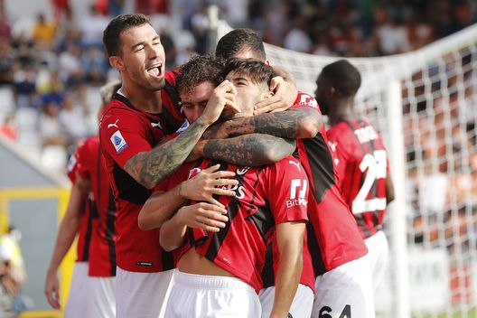 Il Milan esulta dopo un gol allo Spezia Il Milan esulta dopo un gol allo Spezia