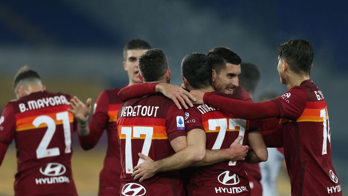 ROME, ITALY - JANUARY 31: Henrikh Mkhitaryan of Roma celebrates with team mates after scoring their side's second goal during the Serie A match between AS Roma and Hellas Verona FC at Stadio Olimpico on January 31, 2021 in Rome, Italy. Sporting stadiums around Italy remain under strict restrictions due to the Coronavirus Pandemic as Government social distancing laws prohibit fans inside venues resulting in games being played behind closed doors. (Photo by Paolo Bruno/Getty Images) ROME, ITALY - JANUARY 31: Henrikh Mkhitaryan of Roma celebrates with team mates after scoring their side's second goal during the Serie A match between AS Roma and Hellas Verona FC at Stadio Olimpico on January 31, 2021 in Rome, Italy. Sporting stadiums around Italy remain under strict restrictions due to the Coronavirus Pandemic as Government social distancing laws prohibit fans inside venues resulting in games being played behind closed doors. (Photo by Paolo Bruno/Getty Images)