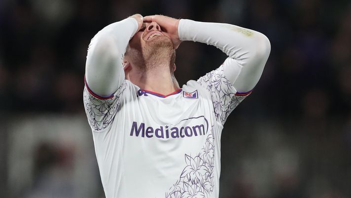 MONZA, ITALY - DECEMBER 22: Lucas Beltran of ACF Fiorentina reacts during the Serie A TIM match between AC Monza and ACF Fiorentina at U-Power Stadium on December 22, 2023 in Monza, Italy. (Photo by Emilio Andreoli/Getty Images) Torino-Fiorentina: Beltran ammonito salterà la sfida contro la Roma - immagine 1