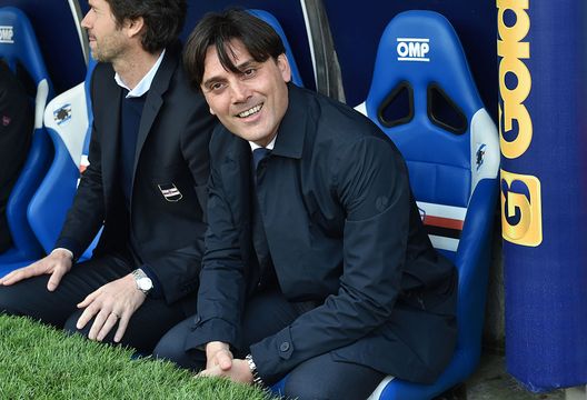 L'allenatore italiano Vincenzo Montella (oggi tecnico del Siviglia) sulla panchina della Sampdoria L'allenatore italiano Vincenzo Montella (oggi tecnico del Siviglia) sulla panchina della Sampdoria