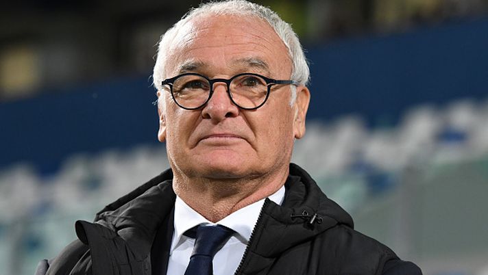 REGGIO NELL'EMILIA, ITALY - APRIL 24: Claudio Ranieri, Head Coach of U.C. Sampdoria looks on prior to the Serie A match between US Sassuolo and UC Sampdoria at Mapei Stadium - Città del Tricolore on April 24, 2021 in Reggio nell'Emilia, Italy. Sporting stadiums around Italy remain under strict restrictions due to the Coronavirus Pandemic as Government social distancing laws prohibit fans inside venues resulting in games being played behind closed doors. (Photo by Alessandro Sabattini/Getty Images) Cagliari, Ranieri: “L’Empoli si è tirata fuori, noi dobbiamo continuare a lottare” - immagine 1