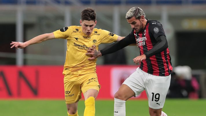 MILAN, ITALY - SEPTEMBER 24: Theo Hernandez of AC Milan is challenged by Sondre Brunstad Fet of Bodo Glimt during the UEFA Europa League third qualifying round match between AC Milan and Bodo Glimt at Stadio Giuseppe Meazza on September 24, 2020 in Milan, Italy. (Photo by Emilio Andreoli/Getty Images) MILAN, ITALY - SEPTEMBER 24: Theo Hernandez of AC Milan is challenged by Sondre Brunstad Fet of Bodo Glimt during the UEFA Europa League third qualifying round match between AC Milan and Bodo Glimt at Stadio Giuseppe Meazza on September 24, 2020 in Milan, Italy. (Photo by Emilio Andreoli/Getty Images)