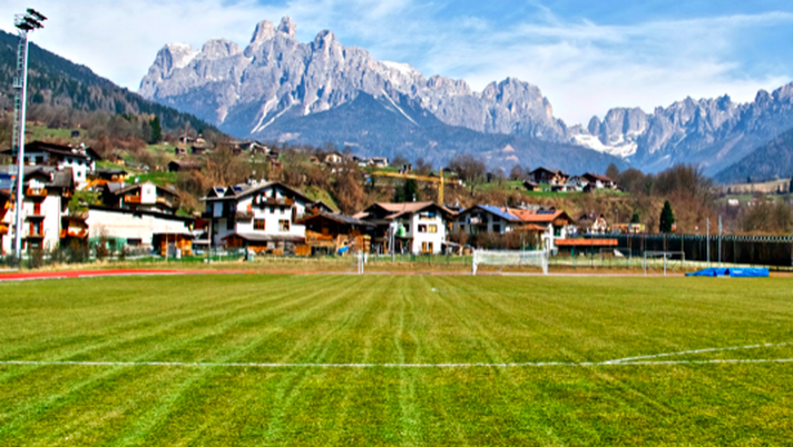 Una panoramica del centro sportivo di Mezzano di Primiero Una panoramica del centro sportivo di Mezzano di Primiero