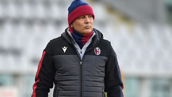 TURIN, ITALY - JANUARY 12:  Bologna FC head coach Sinisa Mihajlovic watches the action during the Serie A match between Torino FC and Bologna FC at Stadio Olimpico di Torino on January 12, 2020 in Turin, Italy.  (Photo by Valerio Pennicino/Getty Images) 