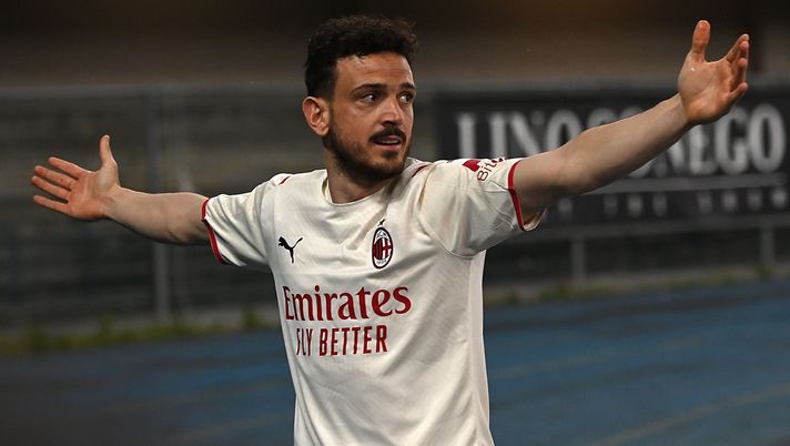 VERONA, ITALY - MAY 08: Alessandro Florenzi of AC Milan celebrates during the Serie A match between Hellas Verona FC and AC Milan at Stadio Marcantonio Bentegodi on May 08, 2022 in Verona, Italy. (Photo by Alessandro Sabattini/Getty Images)