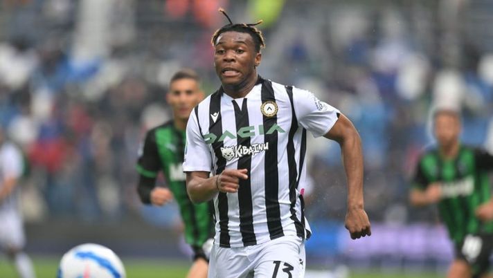 REGGIO NELL'EMILIA, ITALY - MAY 07: Destiny Udogie of Udinese Calcio in action during the Serie A match between US Sassuolo and Udinese Calcio at Mapei Stadium - Citta' del Tricolore on May 07, 2022 in Reggio nell'Emilia, Italy. (Photo by Alessandro Sabattini/Getty Images) Udinese, novità Udogie: cosa filtra sulla sua presenza contro la Salernitana - immagine 1