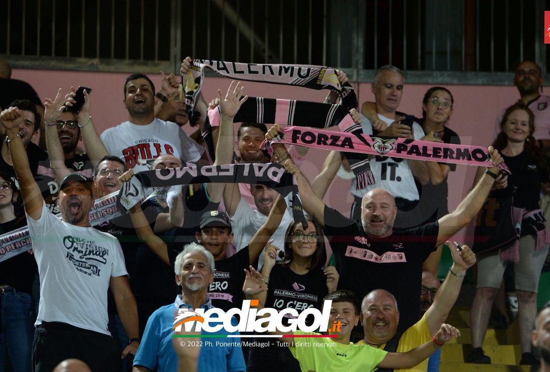 FOTOTIFO, Palermo-Genoa 1-0: i tifosi allo stadio “Renzo Barbera” (Gallery) - immagine 51