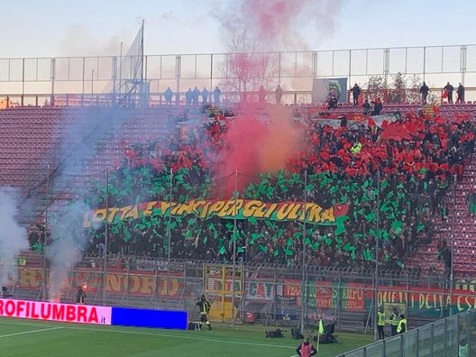 Fa entrare abusivamente 150 tifosi al derby umbro: danno alla sicurezza, Daspo di 6 anni- immagine 2