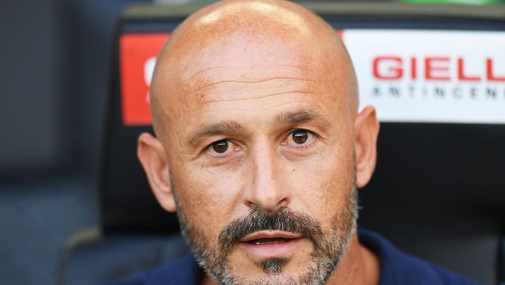 UDINE, ITALY - AUGUST 31: Vincenzo Italiano, Head coach of ACF Fiorentina looks on prior to the Serie A match between Udinese Calcio and ACF Fiorentina at Dacia Arena on August 31, 2022 in Udine, Italy. (Photo by Alessandro Sabattini/Getty Images) “Italiano lo conosco”. Babbo Sottil batte e mette a nudo la Fiorentina - immagine 1