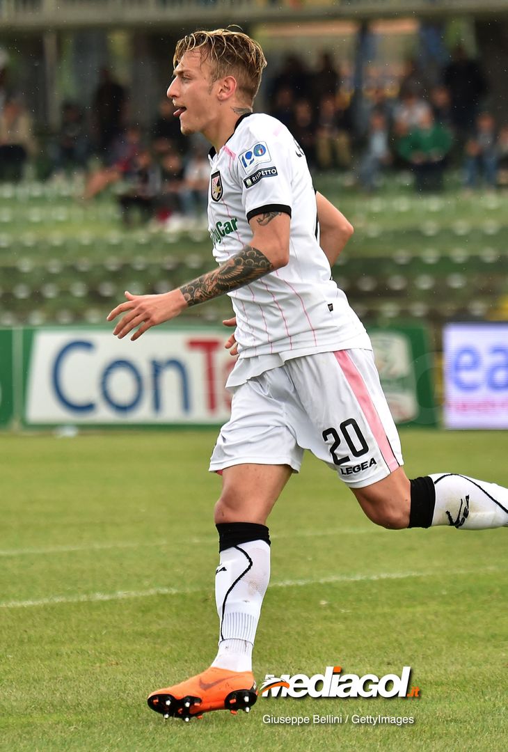  TERNI, ITALY - MAY 05:  Antonino La Gumina of US Città di Palermo celebrates after scoring goal 0-2 during the serie B match between Ternana Calcio and US Citta di Palermo at Stadio Libero Liberati on May 5, 2018 in Terni, Italy.  (Photo by Giuseppe Bellini/Getty Images) 