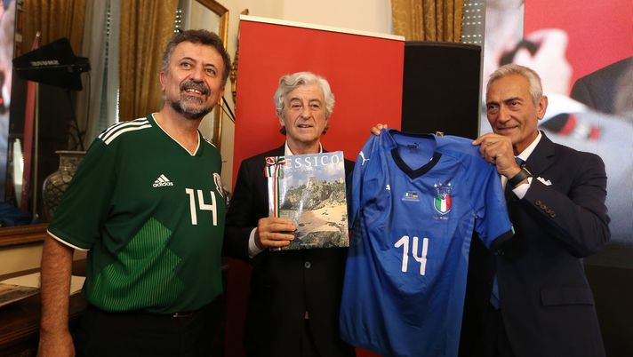 ROME, ITALY - JUNE 21: (L-R) The Mexico Ambassador Carlos Eugenio Garcia De Alba, Gianni Rivera and FIGC President Gabriele Gravina pose during the Mexico 70 World Cup 50th anniversary ceremony at the Mexican embassy on June 21, 2020 in Rome, Italy. (Photo by Paolo Bruno/Getty Images) ROME, ITALY - JUNE 21: (L-R) The Mexico Ambassador Carlos Eugenio Garcia De Alba, Gianni Rivera and FIGC President Gabriele Gravina pose during the Mexico 70 World Cup 50th anniversary ceremony at the Mexican embassy on June 21, 2020 in Rome, Italy. (Photo by Paolo Bruno/Getty Images)