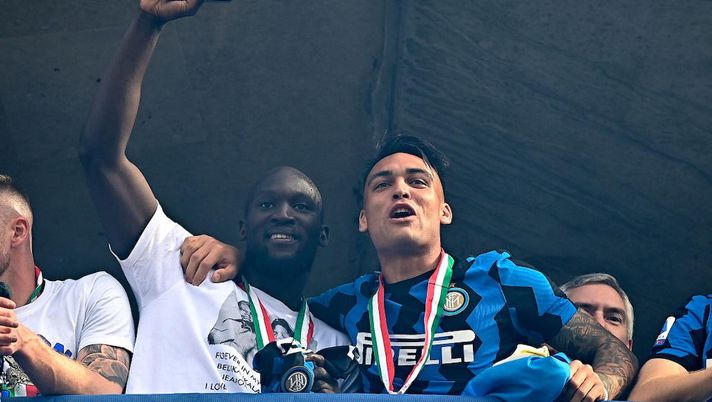 Sky – Inter, doppia offerta per la LuLa: “Ecco perché a partire sarà Lukaku e non Lautaro” 