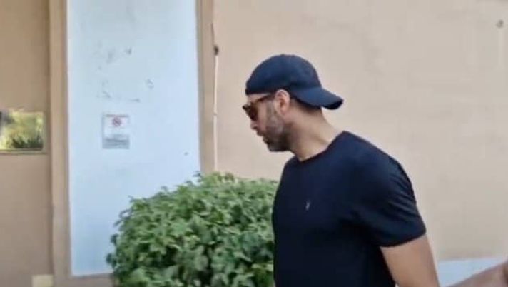 VIDEO L’arrivo di Sirigu a Villa Stuart per le visite mediche con il Napoli VIDEO L’arrivo di Sirigu a Villa Stuart per le visite mediche con il Napoli - immagine 1