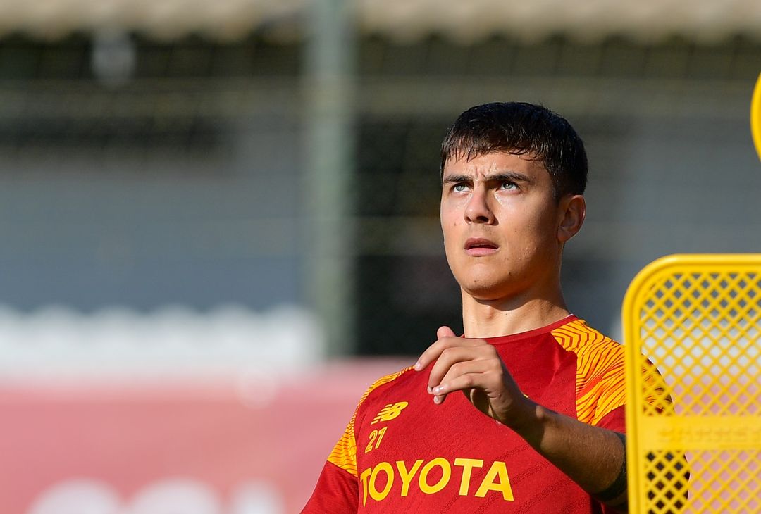 Trigoria, Dybala in gruppo prima della sfida con il Torino – FOTO GALLERY - immagine 55