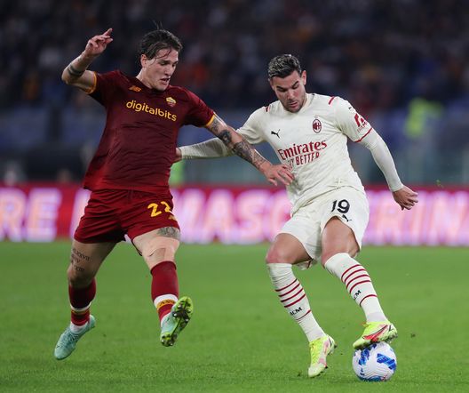 Theo Hernandez affronta Nicolò Zaniolo. Theo Hernandez affronta Nicolò Zaniolo.