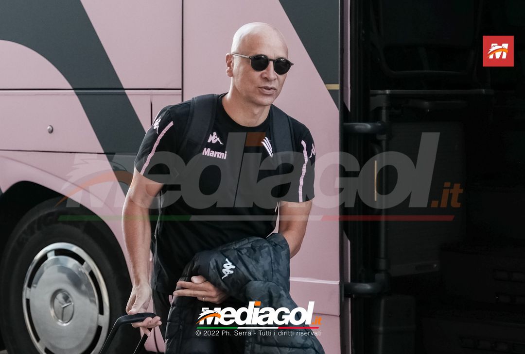 FOTO Palermo, i rosanero verso Manchester: la partenza dal “Renzo Barbera” (Gallery) - immagine 17