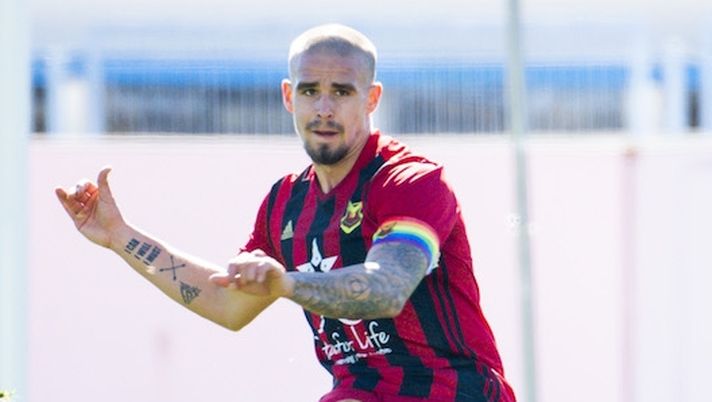 Niente screenshot e tecnologia digitale: a Odessa per presentare il nuovo acquisto basta Paint - immagine 1