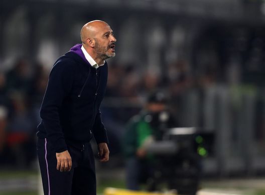 VENICE, ITALY - OCTOBER 18: Head coach of Fiorentina Vincenzo Italiano during the Serie A match between Venezia FC and ACF Fiorentina at Stadio Pier Luigi Penzo on October 18, 2021 in Venice, Italy. (Photo by Maurizio Lagana/Getty Images) VENICE, ITALY - OCTOBER 18: Head coach of Fiorentina Vincenzo Italiano during the Serie A match between Venezia FC and ACF Fiorentina at Stadio Pier Luigi Penzo on October 18, 2021 in Venice, Italy. (Photo by Maurizio Lagana/Getty Images)