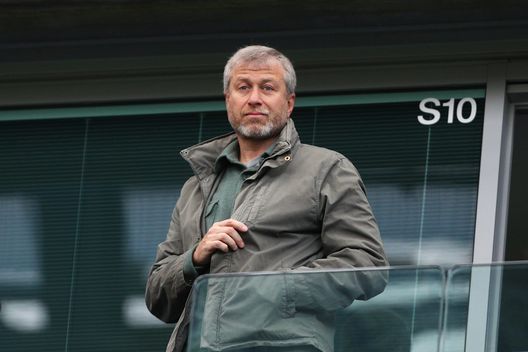 (Photo by Paul Gilham/Getty Images) Abramovich
