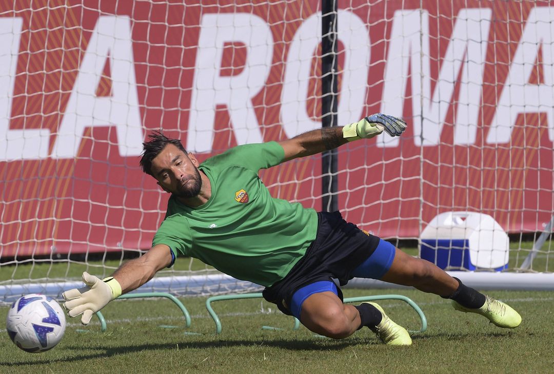 La Roma si allena sotto il sole di Trigoria. Zalewski torna in gruppo – FOTO GALLERY - immagine 7