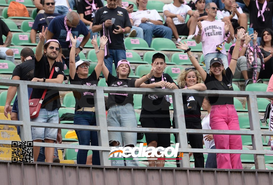 FOTOTIFO Palermo-Sudtirol 0-1, i tifosi allo Stadio “Renzo Barbera” (GALLERY) - immagine 12