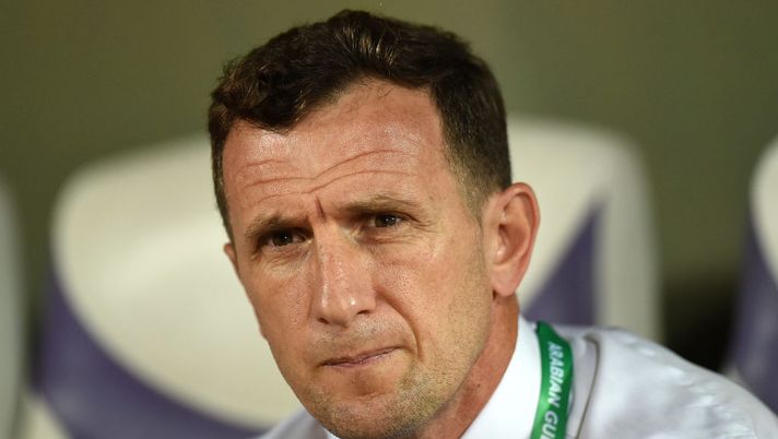 AL AIN, UNITED ARAB EMIRATES - SEPTEMBER 16: Head Coach of Al Wasl, Rodolfo Arruabarrena looks on during the Arabian Gulf League match between Al Ain and Al Wasl at Khalifa bin Zayed Stadium on September 16, 2017 in Al Ain, United Arab Emirates. (Photo by Tom Dulat/Getty Images) AL AIN, UNITED ARAB EMIRATES - SEPTEMBER 16: Head Coach of Al Wasl, Rodolfo Arruabarrena looks on during the Arabian Gulf League match between Al Ain and Al Wasl at Khalifa bin Zayed Stadium on September 16, 2017 in Al Ain, United Arab Emirates. (Photo by Tom Dulat/Getty Images)