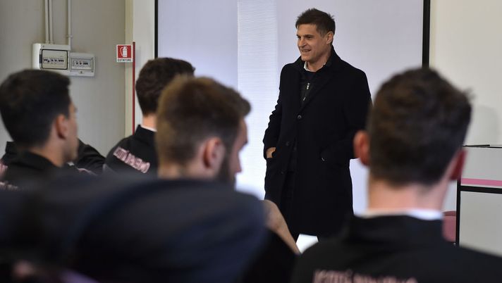 Valoti: “Tedino? La fiducia è intatta. Se non dovessimo risalire in Serie A…” Valoti: “Tedino? La fiducia è intatta. Se non dovessimo risalire in Serie A…”