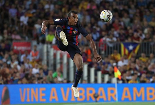 Jules Kounde during the match between FC Barcelona and Real Valladolid CF, corresponding to the week 3 of the Liga Santander, played at the Spotify Camp Nou, in Barcelona, on 29th August 2022.
-- (Photo by Urbanandsport/NurPhoto via Getty Images) Barcellona, Koundé registrato e sceso in campo a… cambiali - immagine 1