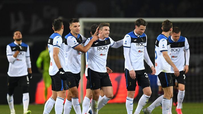 TURIN, ITALY - JANUARY 25:  Robin Gosens (C) of Atalanta BC celebrates a goal with team mates during the Serie A match between Torino FC and  Atalanta BC at Stadio Olimpico di Torino on January 25, 2020 in Turin, Italy.  (Photo by Valerio Pennicino/Getty Images) 