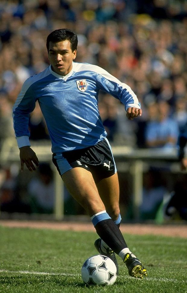 17 Sep 1989: Ruben Sosa of Uruguay in action during the World Cup qualifying match against Bolivia in Uruguay. Uruguay won the match 2-0. Mandatory Credit: Ben Radford/Allsport 17 Sep 1989: Ruben Sosa of Uruguay in action during the World Cup qualifying match against Bolivia in Uruguay. Uruguay won the match 2-0. Mandatory Credit: Ben Radford/Allsport