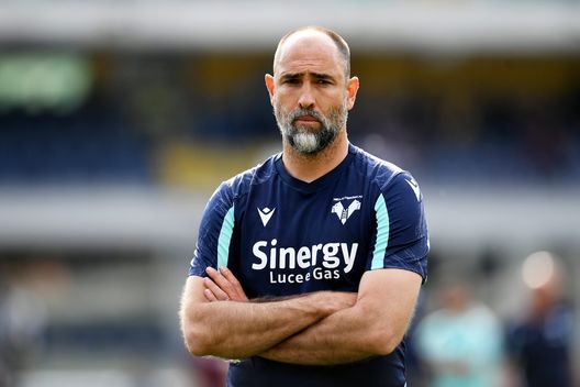 VERONA, ITALY - MAY 14: Igor Tudor, Head Coach of Hellas Verona looks on prior to the Serie A match between Hellas and Torino FC at Stadio Marcantonio Bentegodi on May 14, 2022 in Verona, Italy. (Photo by Alessandro Sabattini/Getty Images) Juric batte l’amico Tudor: il Torino cresce nella gestione del vantaggio- immagine 3