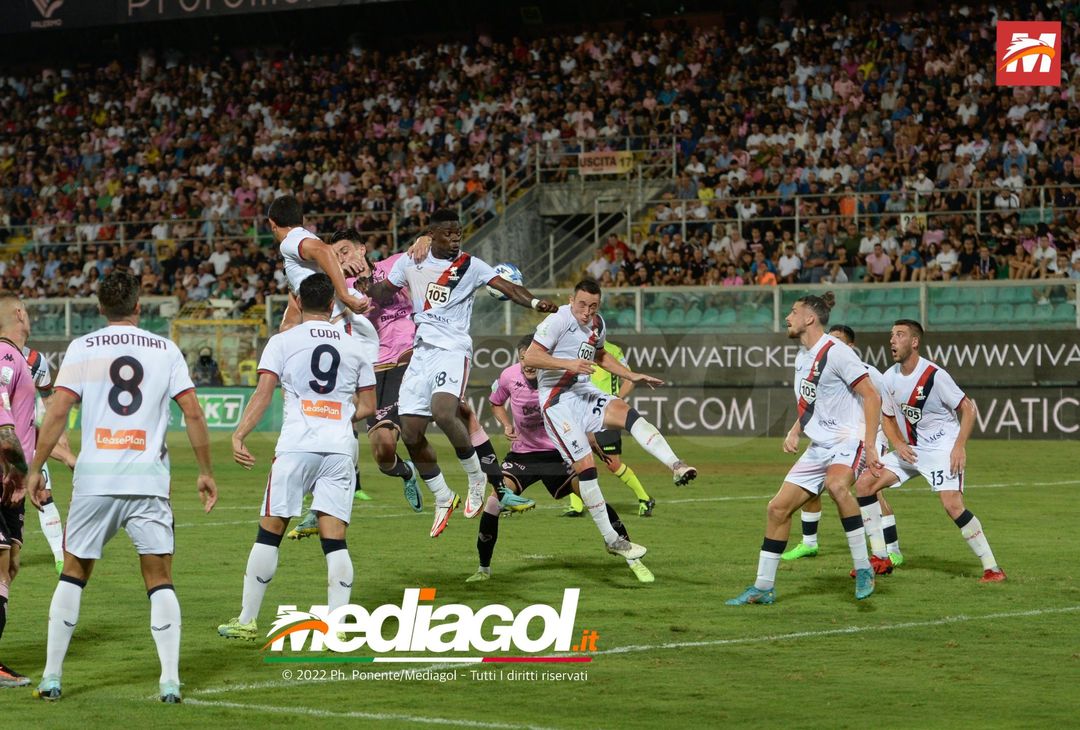 FOTO Palermo-Genoa 1-0: la gallery del big match della 5ª giornata di Serie B 2022-23 - immagine 26