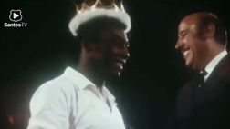 Addio a ‘O Rei’: il commovente tributo del Santos a Pelé | VIDEO