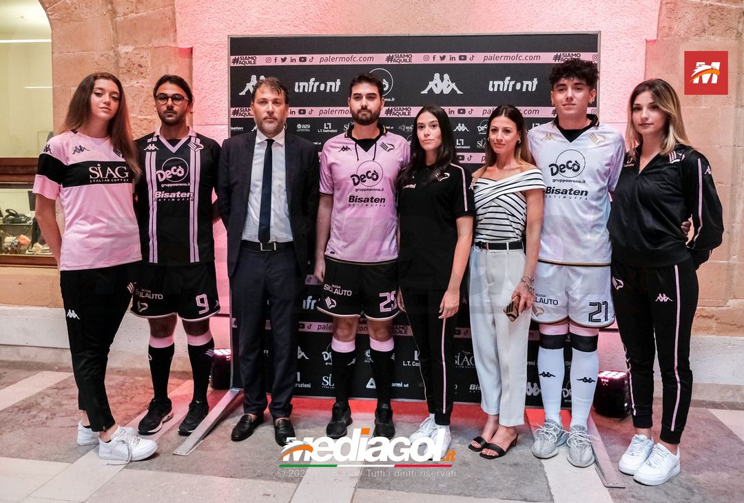 FOTO PALERMO, presentazione nuove maglie gara Palermo 2022/2023 (Gallery) - immagine 4