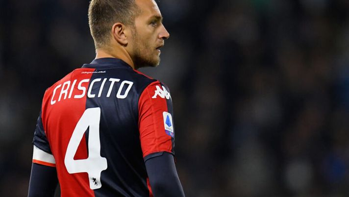 FERRARA, ITALY - NOVEMBER 25: Domenico Criscito of Genoa CFC looks on during the Serie A match between SPAL and Genoa CFC at Stadio Paolo Mazza on November 25, 2019 in Ferrara, Italy. (Photo by Alessandro Sabattini/Getty Images) Genoa, Gazzetta: “Criscito recupera, la sua gestione. Pandev è un altro infortunato” - immagine 1