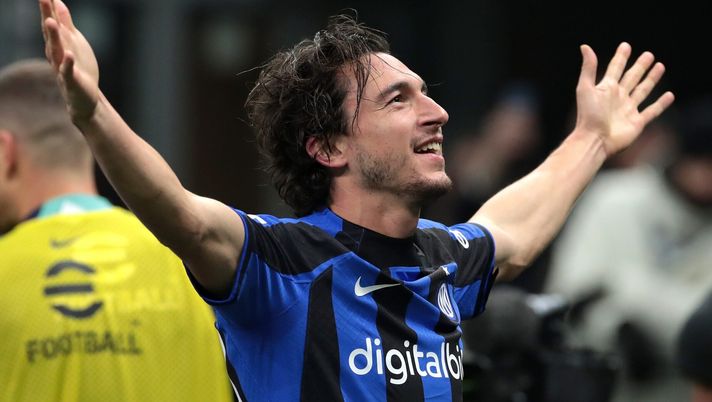 MILAN, ITALY - JANUARY 31: Matteo Darmian of FC Internazionale celebrates after scoring their team's first goal during the Coppa Italia Quarter Final match between FC Internazionale and Atalanta BC at Stadio Giuseppe Meazza on January 31, 2023 in Milan, Italy. (Photo by Emilio Andreoli - Inter/Inter via Getty Images) Darmian