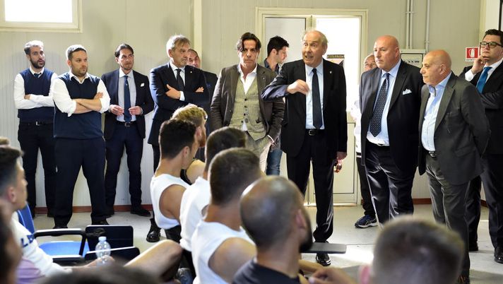 PALERMO, ITALY - MAY 08: Walter Tuttolomondo, Rino Foschi, Fabrizio Lucchesi, Salvatore Tuttolomondo and Stefano Pistilli meet the team at Campo Tenente Onorato on May 08, 2019 in Palermo, Italy. (Photo by Tullio M. Puglia/Getty Images)  PALERMO, ITALY - MAY 08: Walter Tuttolomondo, Rino Foschi, Fabrizio Lucchesi, Salvatore Tuttolomondo and Stefano Pistilli meet the team at Campo Tenente Onorato on May 08, 2019 in Palermo, Italy. (Photo by Tullio M. Puglia/Getty Images)