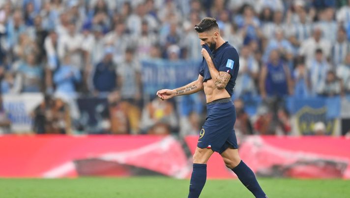 LUSAIL CITY, QATAR - DECEMBER 18: Olivier Giroud of France reacts as he is substituted during the FIFA World Cup Qatar 2022 Final match between Argentina and France at Lusail Stadium on December 18, 2022 in Lusail City, Qatar. (Photo by Dan Mullan/Getty Images) Mondiali, delusione per Giroud in finale: sostituito prima dell’intervallo - immagine 1
